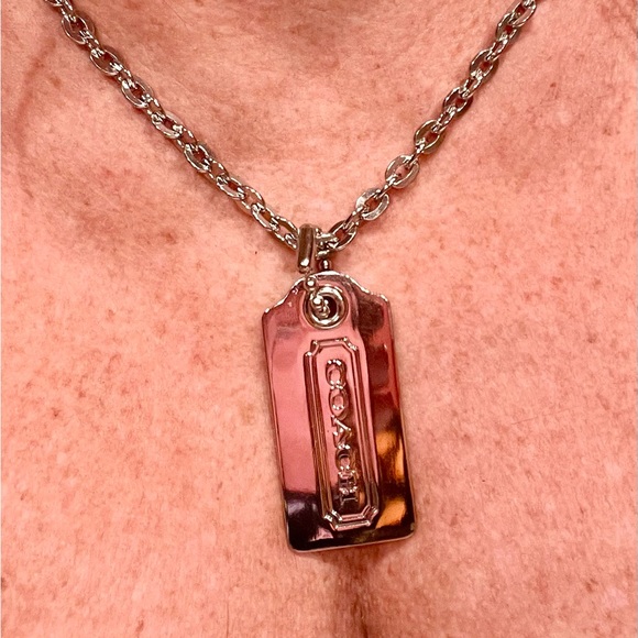 💋 Coach Shiny Silver Dogtag Emblem Necklace Dog Tag - Mirror Surface - Picture 1 of 3